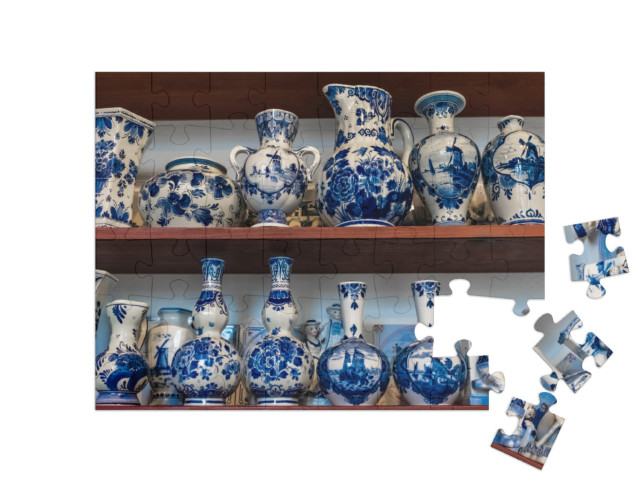 Puzzel 48 stukjes „Traditionele Delftsblauwe porseleinen vazen, in een winkel in Delft“