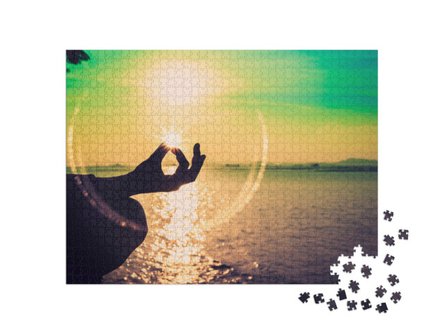 Puzzel 1000 stukjes „Hand van vrouw mediterend in een yoga houding“