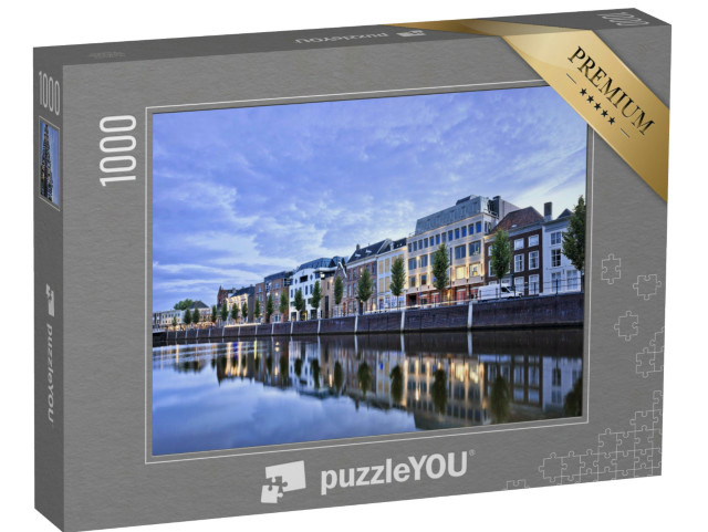 Puzzel 1000 stukjes „Statige villa's weerspiegeld in een haven bij schemering, Breda“