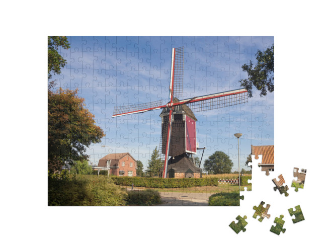Puzzel 200 stukjes „Sint Jan molen in het Nederlandse dorp Stramproy in de provincie Limburg“