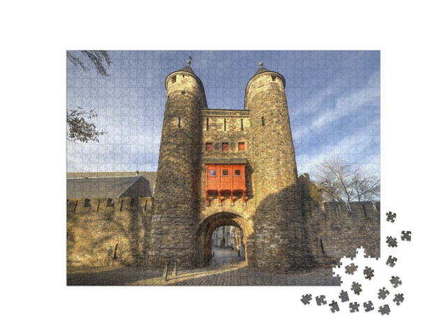 Puzzel 1000 stukjes „Stadspoort Helpoort in de avondzon in Maastricht“