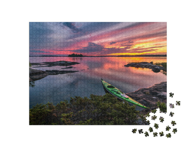 Puzzel 1000 stukjes „Kajakken op de oevers van Eagle Lake op een kalme avond, Ontario, Canada“