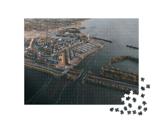 Puzzel 1000 stukjes „Luchtfoto van een boot die een aquaduct oversteekt in Harderwijk, Veluwemeer“