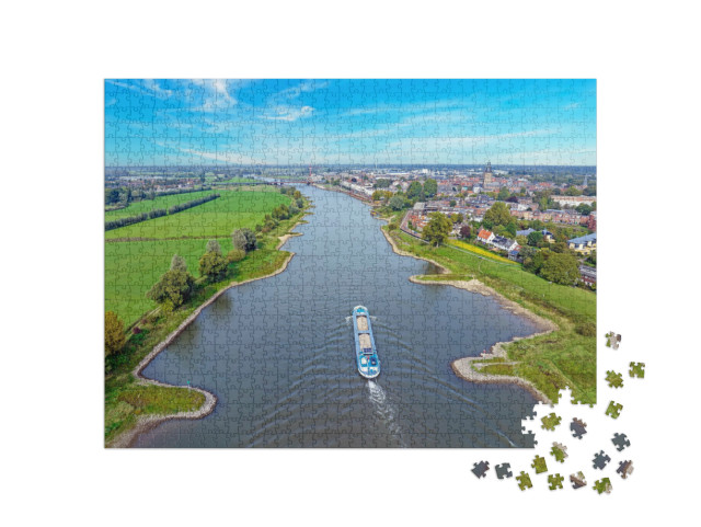 Puzzel 1000 stukjes „Vrachtschip op de IJssel bij Zutphen in Nederland“
