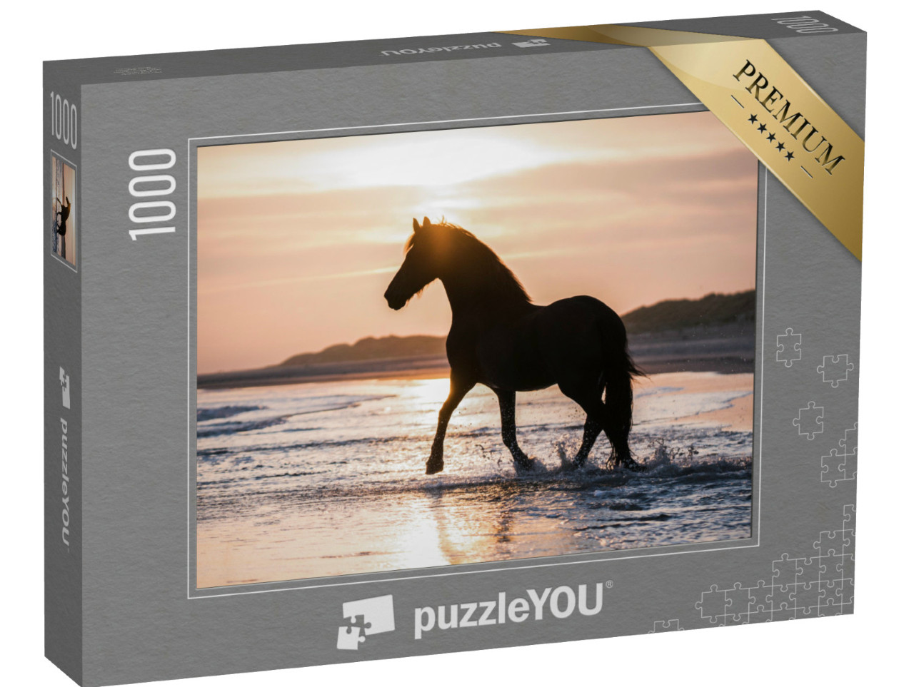 Puzzel 1000 stukjes „Zwart paard draaft vrij over het strand tegen het avondlicht“