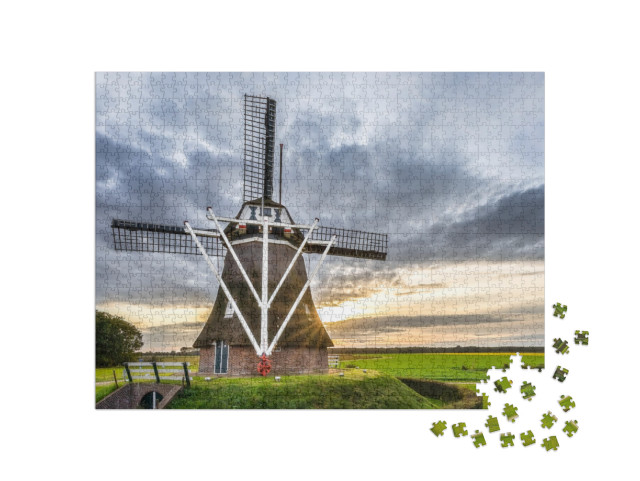 Puzzel 1000 stukjes „Oude historische molen in Aalden Drenthe Nederland met wolken en zonnestralen“