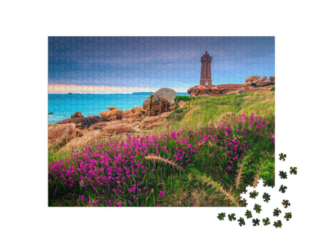Puzzel 1000 stukjes „Vuurtoren en bloemen bij zonsondergang, Bretagne, Frankrijk“
