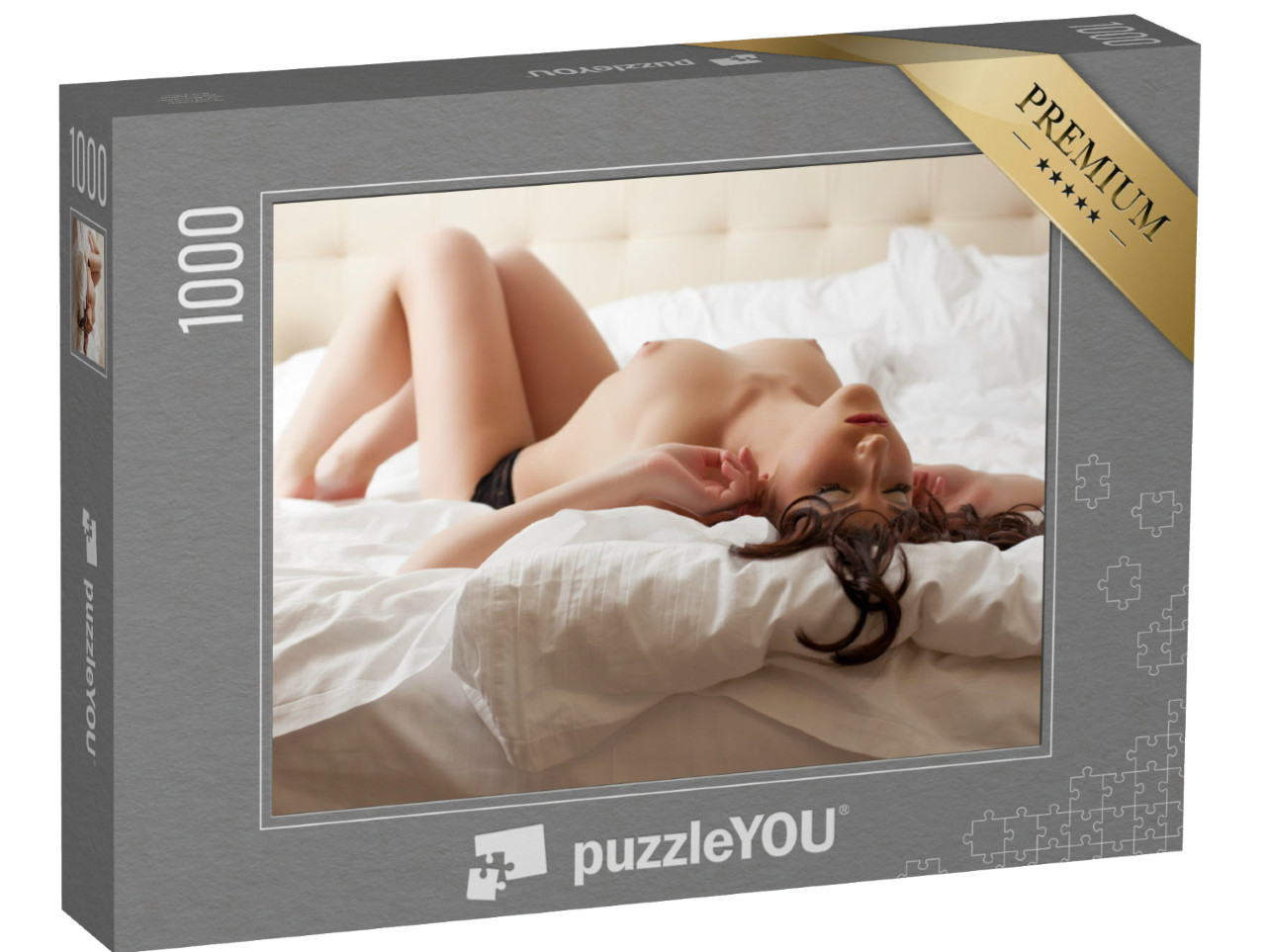 Puzzel 1000 stukjes „Erotische fotografie: Mooie vrouw, topless in bed“