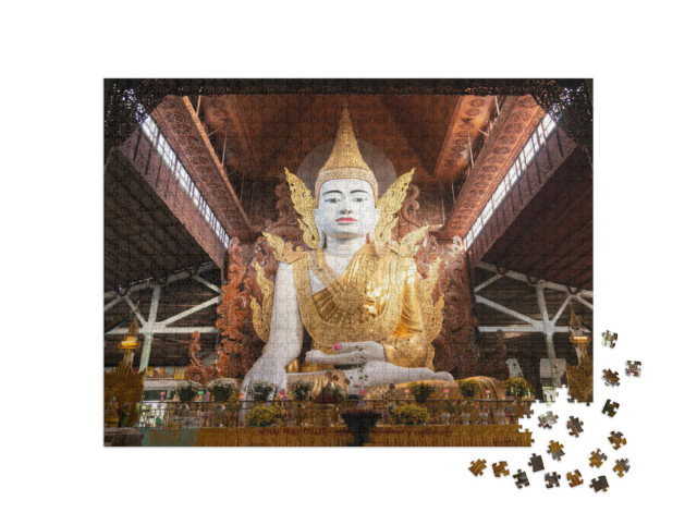 Puzzel 1000 stukjes „Reusachtig beeld van de zittende Bhudda, Ngahtatgyi Boeddha Tempel, Myanmar“