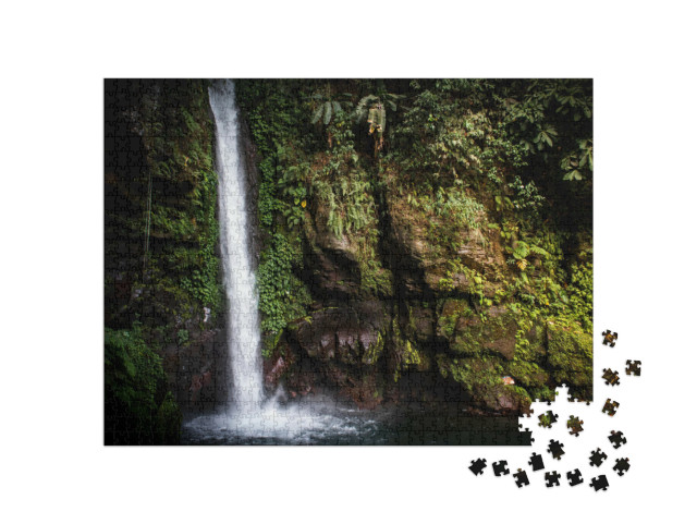 Puzzel 1000 stukjes „De prachtige Tuasan waterval, Camiguin, Filippijnen.“