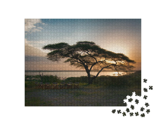 Puzzel 1000 stukjes „Toerist gebruikt het bijgebouw in de bush, Serengeti, Tanzania, Afrika“