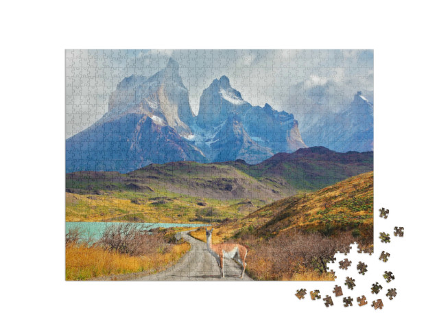 Puzzel 1000 stukjes „Top van Los Kuernos boven het Pehoe-meer, Patagonië, Chili“