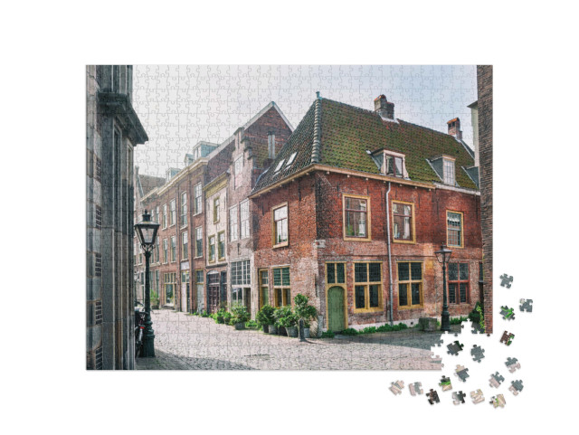Puzzel 1000 stukjes „Mooie straat met traditionele Nederlandse architectuur in Leiden, Nederland“
