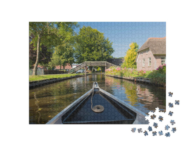 Puzzel 1000 stukjes „Een boot in het dorp Giethoorn“