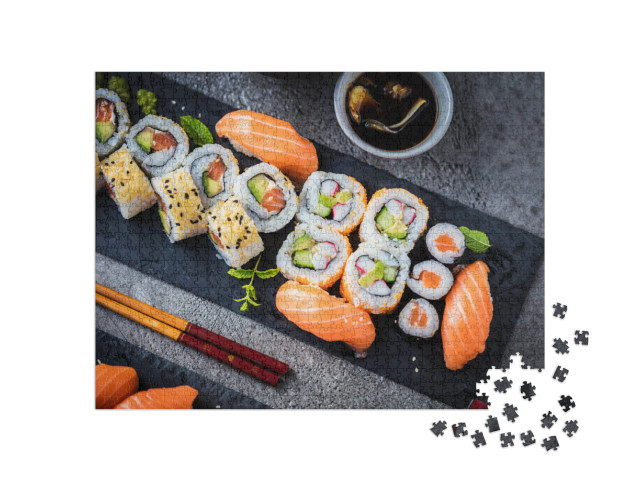 Puzzel 1000 stukjes „Sushi met zalm, tonijn en meer“