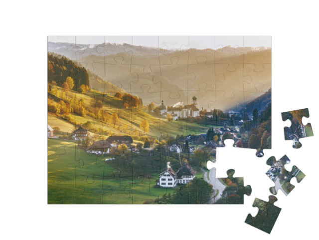 Puzzel 48 stukjes „Traditionele huizen: Panoramisch uitzicht op Münstertal in het Zwarte Woud, Duitsland“