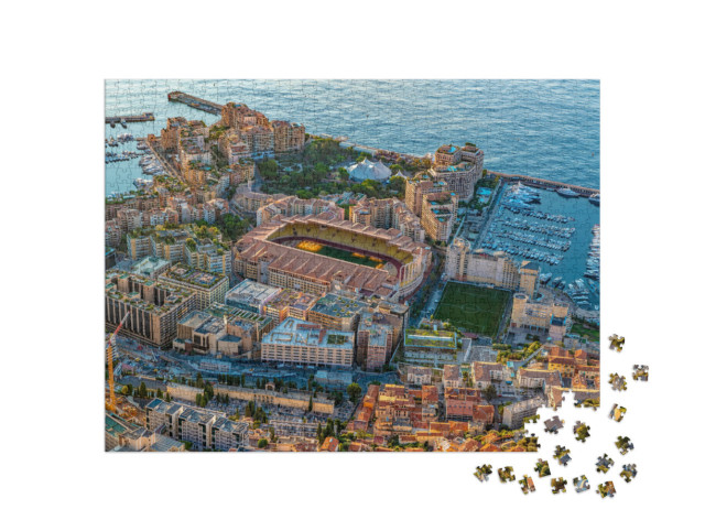 Puzzel 1000 stukjes „Luchtfoto van het stadion van Monaco bij zonsopgang“