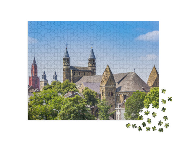 Puzzel 1000 stukjes „Torens van historische kerken in de skyline van Maastricht, Nederland“