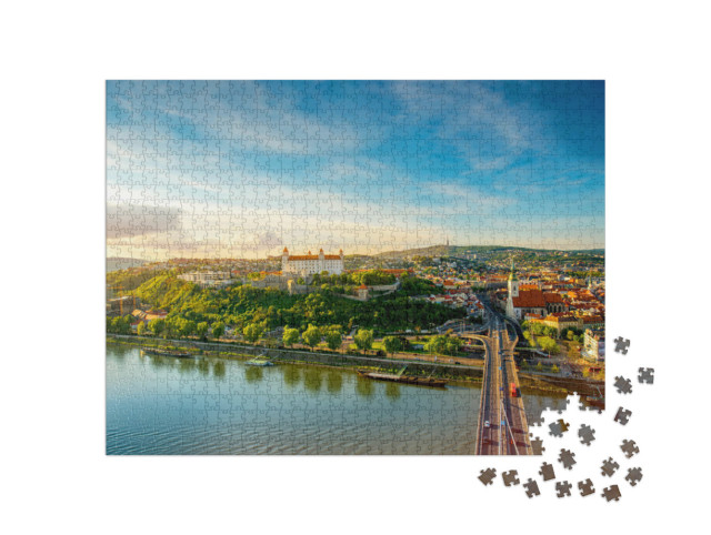 Puzzel 1000 stukjes „Uitzicht op het oude stadscentrum van Bratislava in Slowakije“