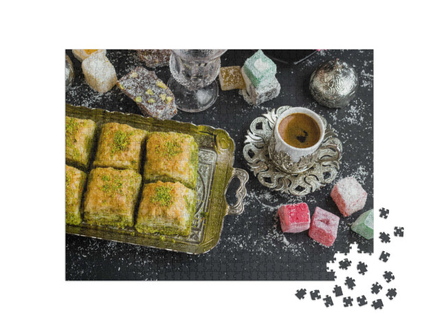 Puzzel 1000 stukjes „Baklava met pistachenoten, een traditioneel Turks gebakje met koffie“