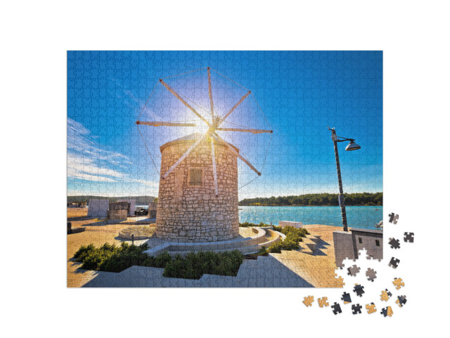 Puzzel 1000 stukjes „Stad Medulin: windmolen en uitzicht op het water, Istrië, Kroatië“