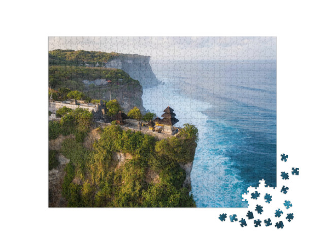 Puzzel 1000 stukjes „Luchtfoto: Zonsopgang bij Luhur Uluwatu op Bali, Indonesië“