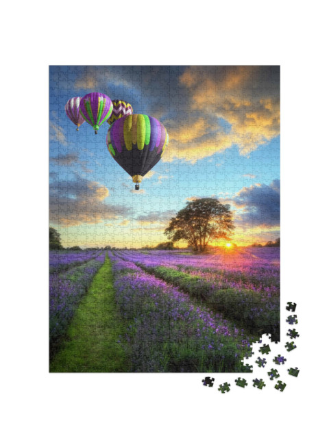 Puzzel 1000 stukjes „Luchtballonnen boven een lavendelveld in het avondlicht“