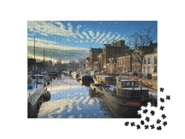 Puzzel 1000 stukjes „Schepen en boten in een kanaal in Groningen, Noorderhaven, op een winterse dag“