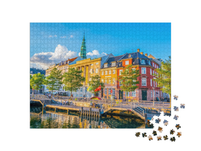 Puzzel 1000 stukjes „Een gracht bij paleis Christiansborg in Kopenhagen“