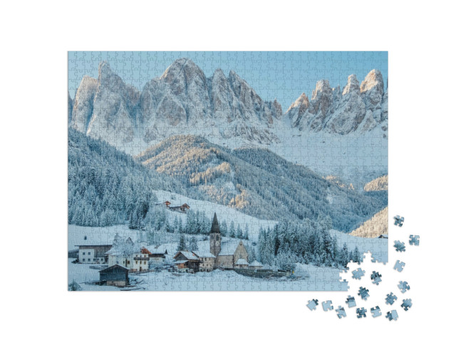 Puzzel 1000 stukjes „Besneeuwd dorp Val di Funes, Zuid-Tirol, Italië“
