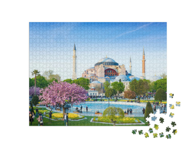 Puzzel 1000 stukjes „Sultanahmet district in Istanbul, Turkije. Vlakbij ligt de beroemde Hagia Sophia.“