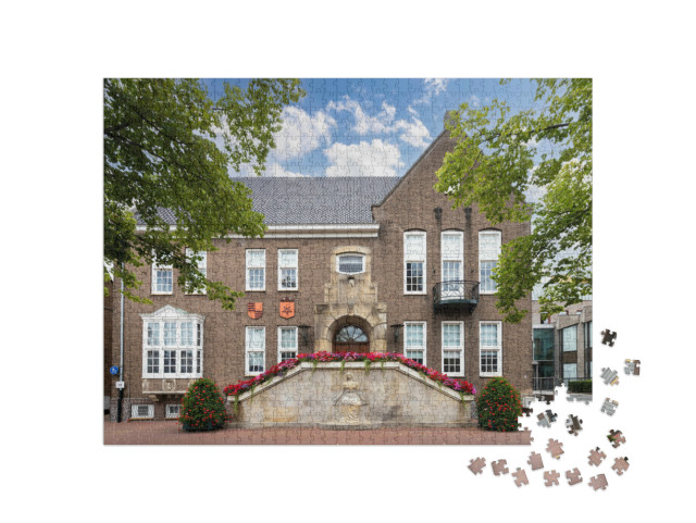 Puzzel 1000 stukjes „Voormalig gemeentehuis in het Nederlandse dorp Haaksbergen“