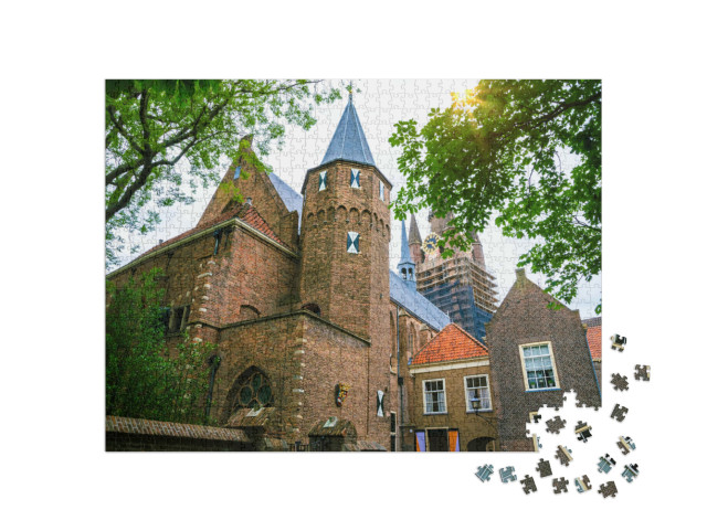 Puzzel 1000 stukjes „Smalle straat en toren van de Oude Kerk in de prachtige oude binnenstad van Delft, Nederland“