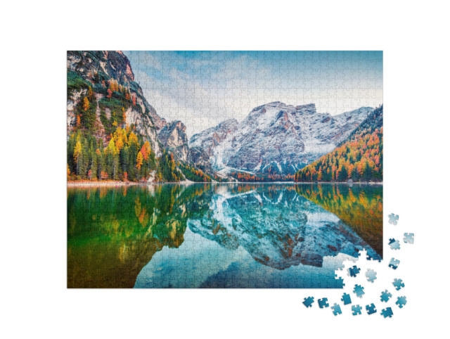 Puzzel 1000 stukjes „Eerste sneeuw op het meer van Braies, Alpen, Italië“