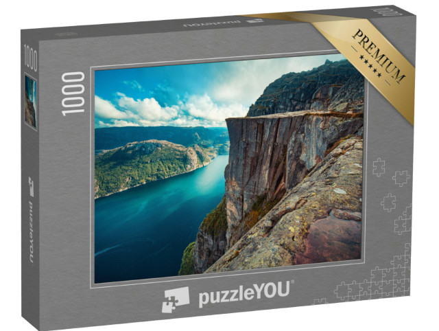 Puzzel 1000 stukjes „Lysefjord en Preikestolen klif zomer uitzicht in Noorwegen zonder mensen“
