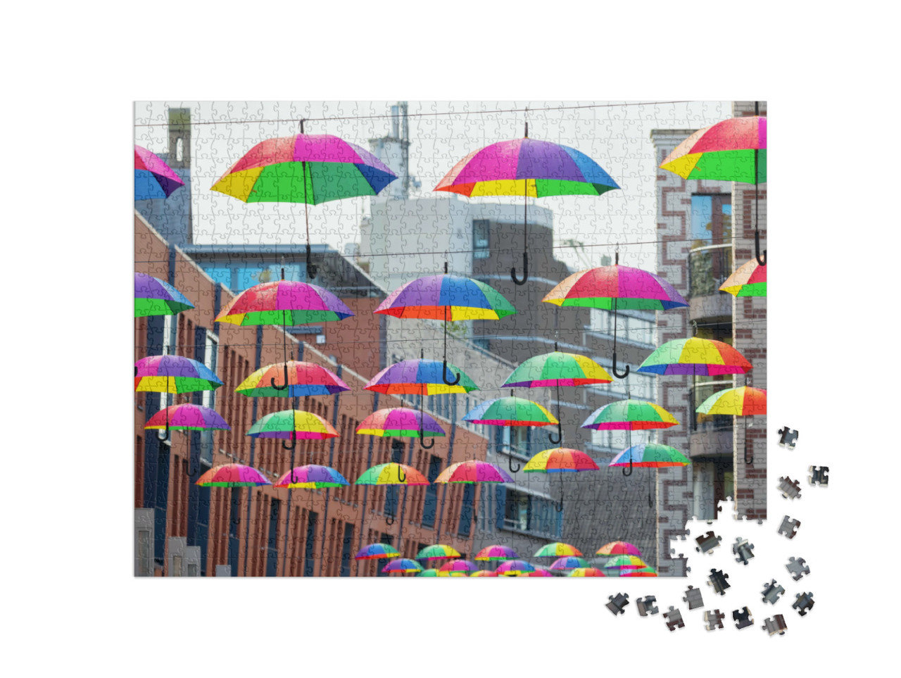 Puzzel 1000 stukjes „Stadsstraat met regenboogkleurige paraplu's aan een lijn in Nijmegen, Nederland“