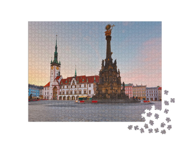 Puzzel 1000 stukjes „Stadhuis en Heilige Drievuldigheidskolom in het historische centrum van Olomouc, Tsjechië“