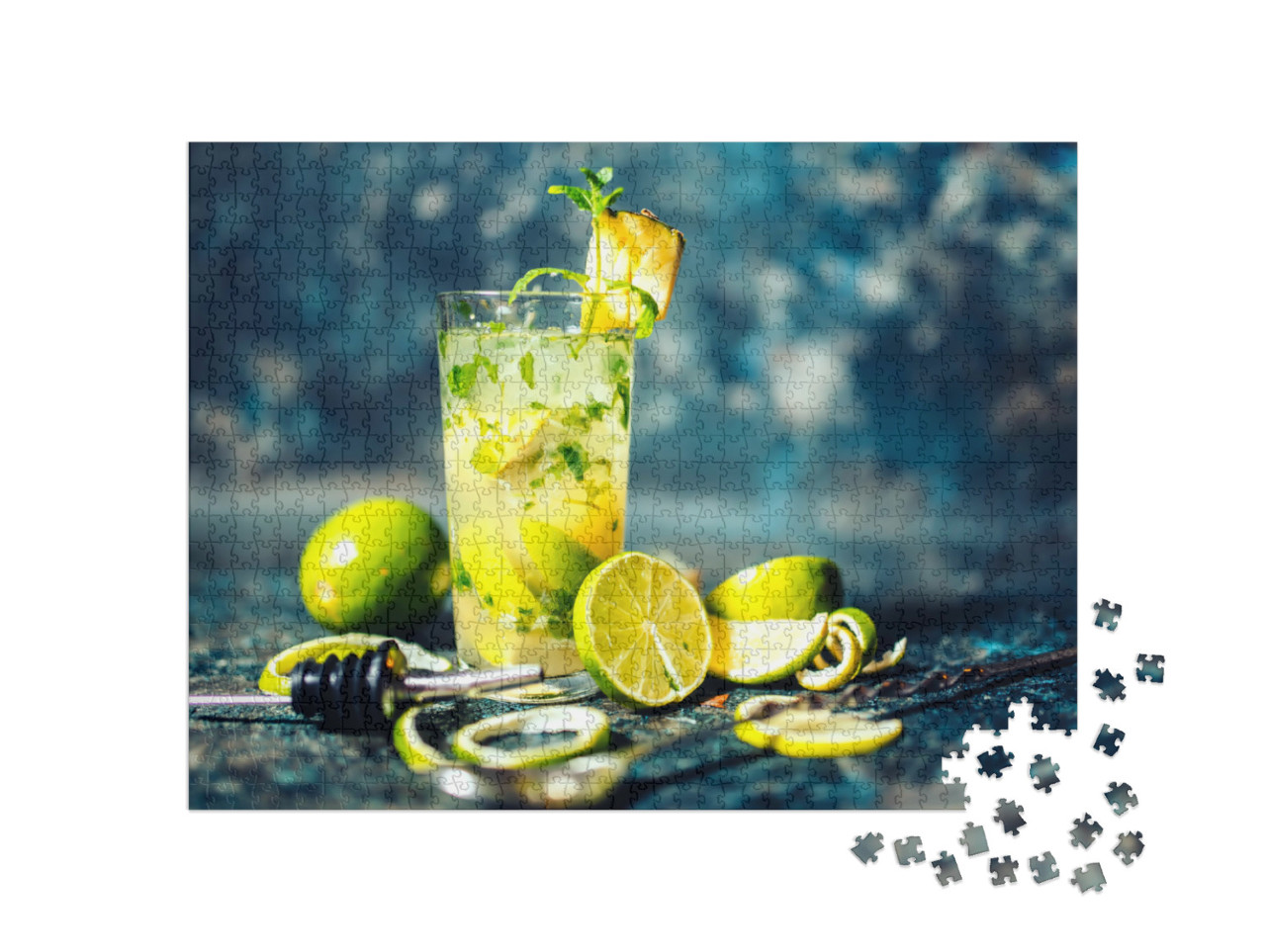 Puzzel 1000 stukjes „Gin en limoen cocktail met ananas en ijs, koud geserveerd door de barman“