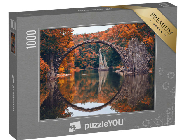 Puzzel 1000 stukjes „Rakotzbrücke in de herfst: Panorama vanaf Kromlau, Saksen, Duitsland“