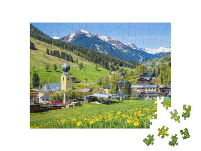 Puzzel 200 stukjes „Uitzicht op het dorp Saalbach in de zomer, Oostenrijk“