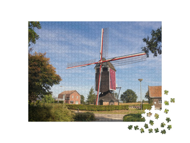 Puzzel 1000 stukjes „Sint Jan molen in het Nederlandse dorp Stramproy in de provincie Limburg“