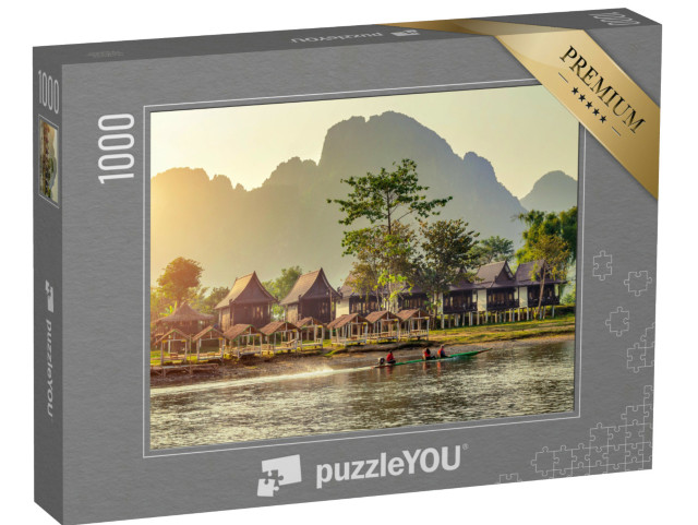 Puzzel 1000 stukjes „Pittoreske dorpsbungalows langs de Nam Song rivier in Vang Vieng, Laos“