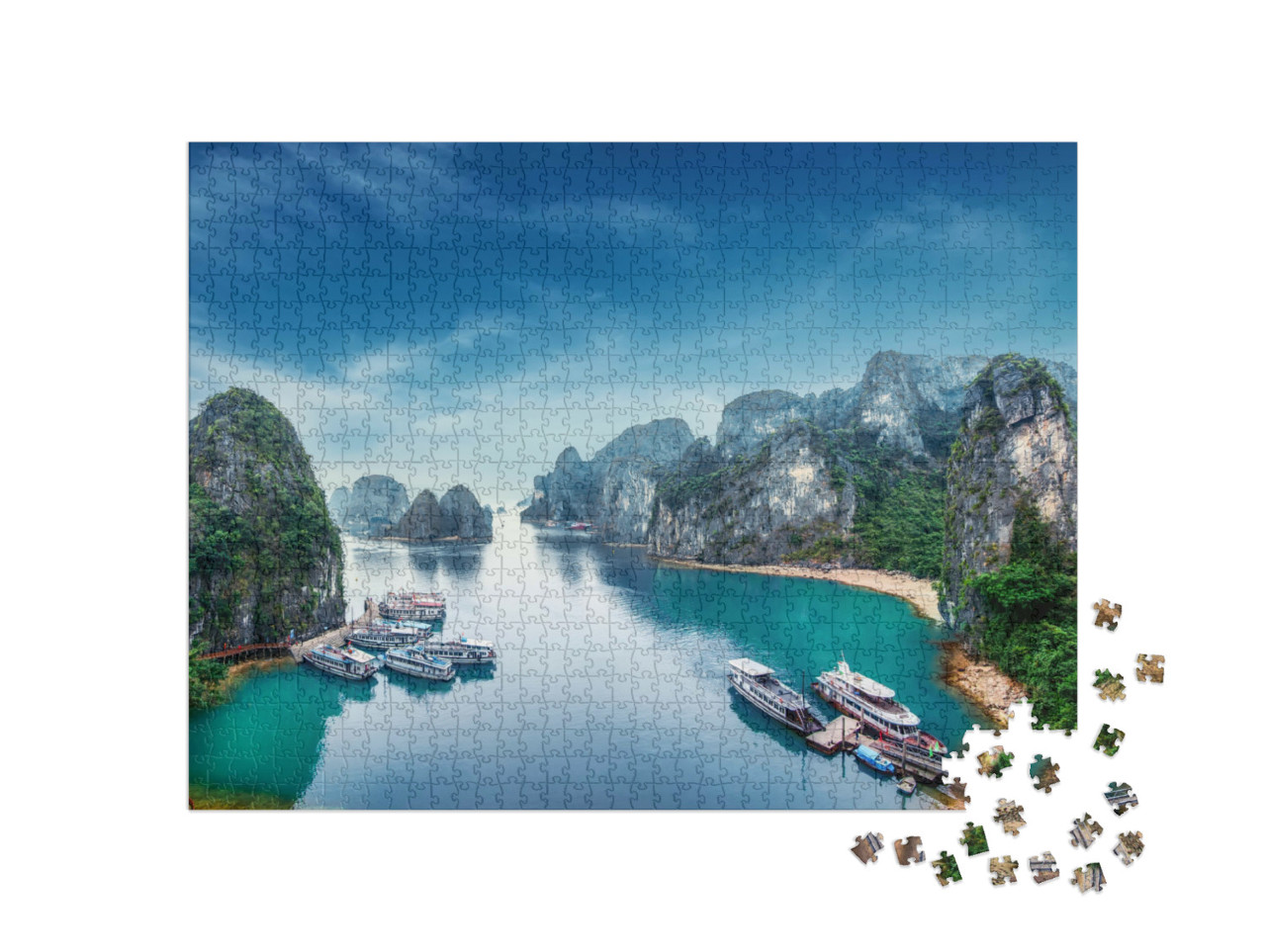 Puzzel 1000 stukjes „Toeristische jonken drijvend tussen kalksteenrotsen in Ha Long Bay, Vietnam“