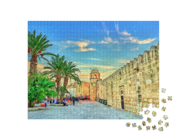 Puzzel 1000 stukjes „Muren en minaret van de Grote Moskee van Sousse, UNESCO Werelderfgoed, Tunesië“