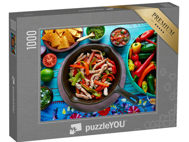 Puzzel 1000 stukjes „Kip fajitas in een pan met sauzen, chili en bijgerechten“