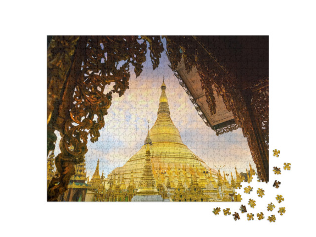Puzzel 1000 stukjes „Shwedagon Pagode overspoeld met gouden licht in Yangon, Myanmar“