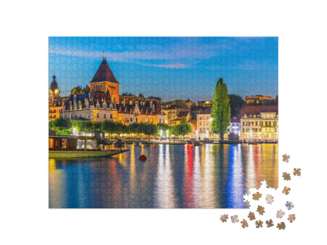 Puzzel 1000 stukjes „Zomernacht boven de oude stad van Lausanne, Zwitserland“