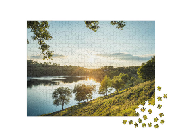 Puzzel 1000 stukjes „Avondsfeer op het Weinfelder Maar in de Eifel, Duitsland“