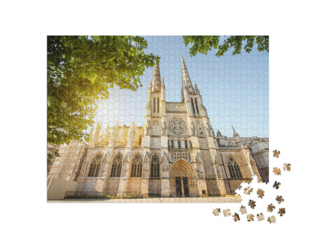 Puzzel 1000 stukjes „Ochtendaanzicht van de prachtige kathedraal Pierre in Bordeaux, Frankrijk“