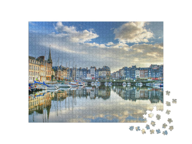 Puzzel 1000 stukjes „Uitzicht op de oude havenstad Honfleur in Normandië“